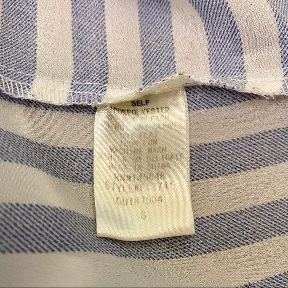 EVERLY Boxy Blue White Striped Shorts Sleeve Button Up Blouse Women’s Small - Picture 8 of 8
